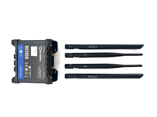 Demo kit router with antennas Demo kit router with antennas